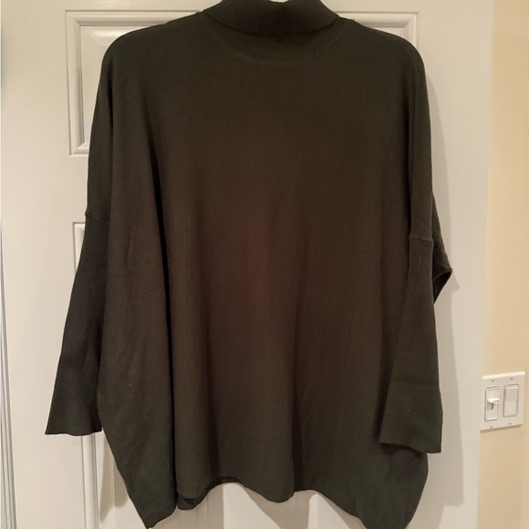 NWT Joseph A Olive Green Turtleneck Poncho - Picture 3 of 4